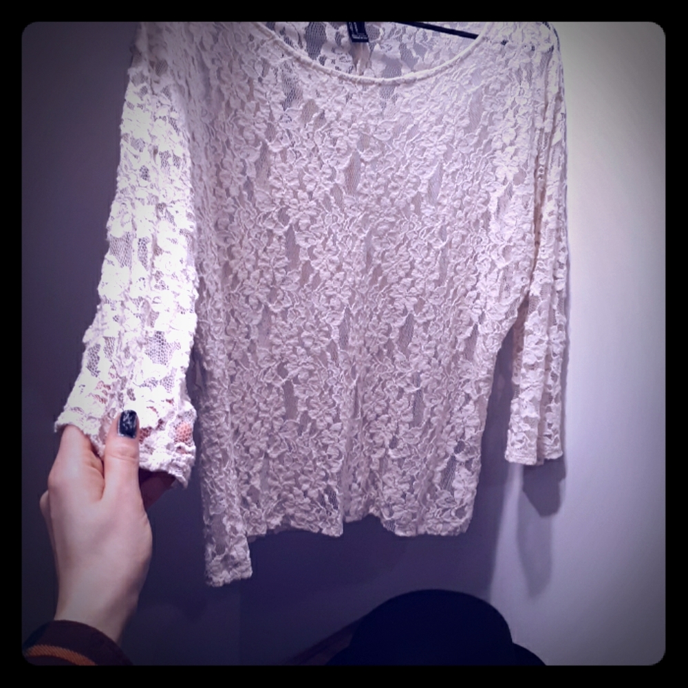 LACE 3/4 SLEEVE TOP